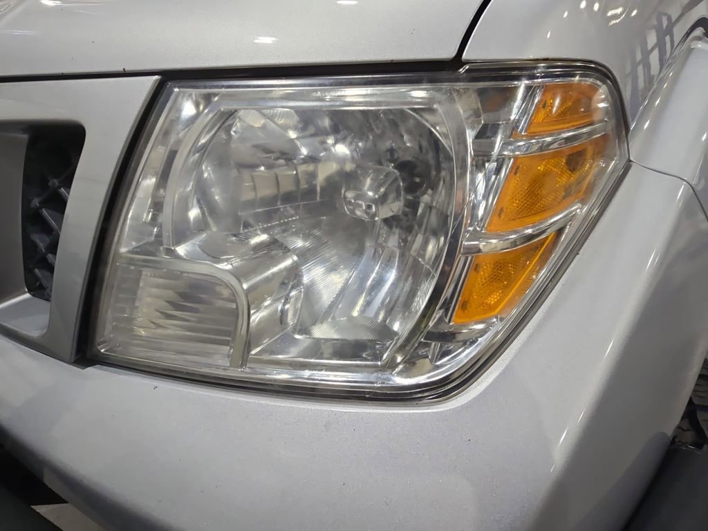 Used 2011 Nissan Frontier PRO-4X w/ Pro-4x Luxury Pkg image 30