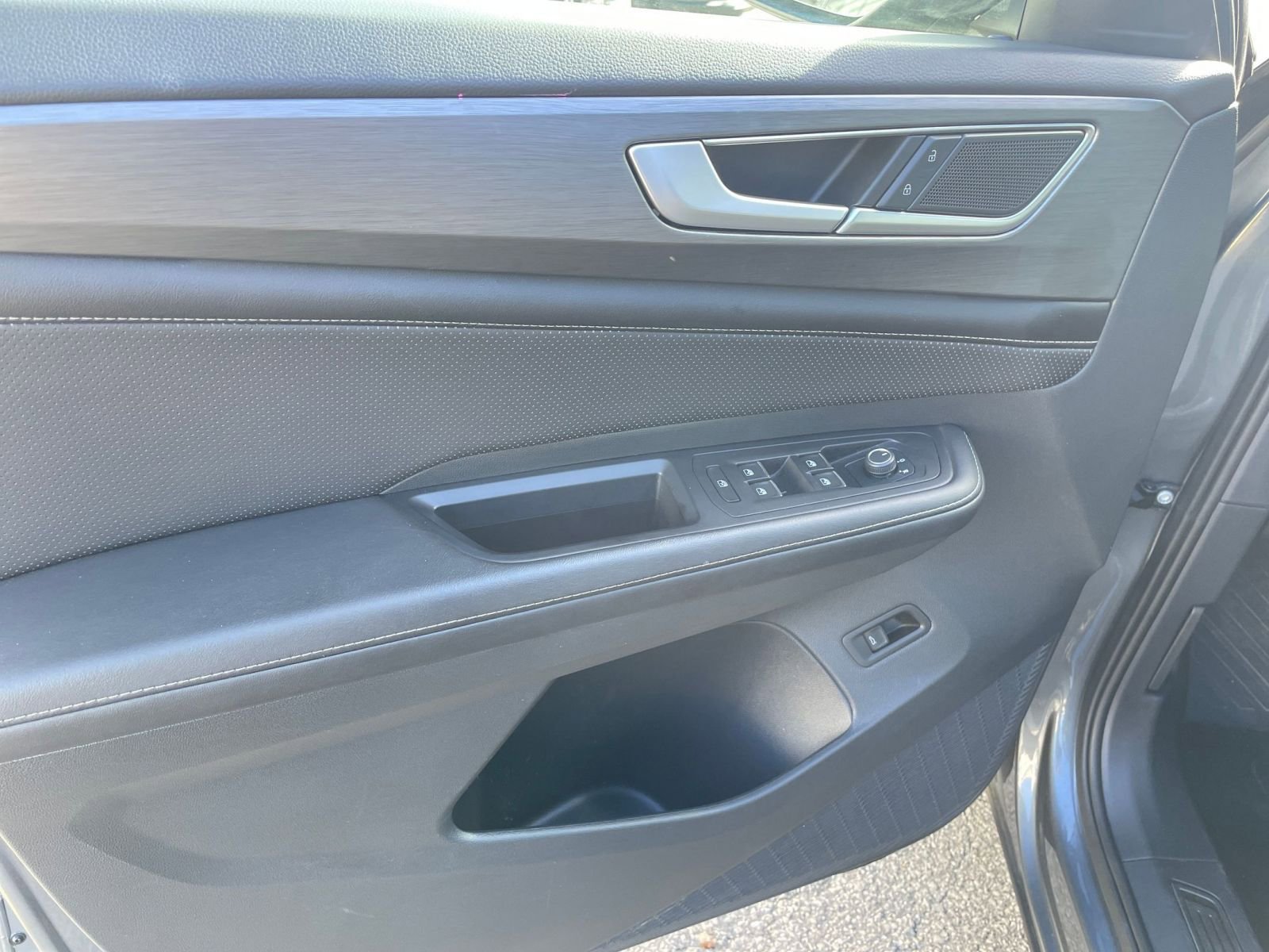 Used 2025 Volkswagen Atlas Cross Sport SE image 20