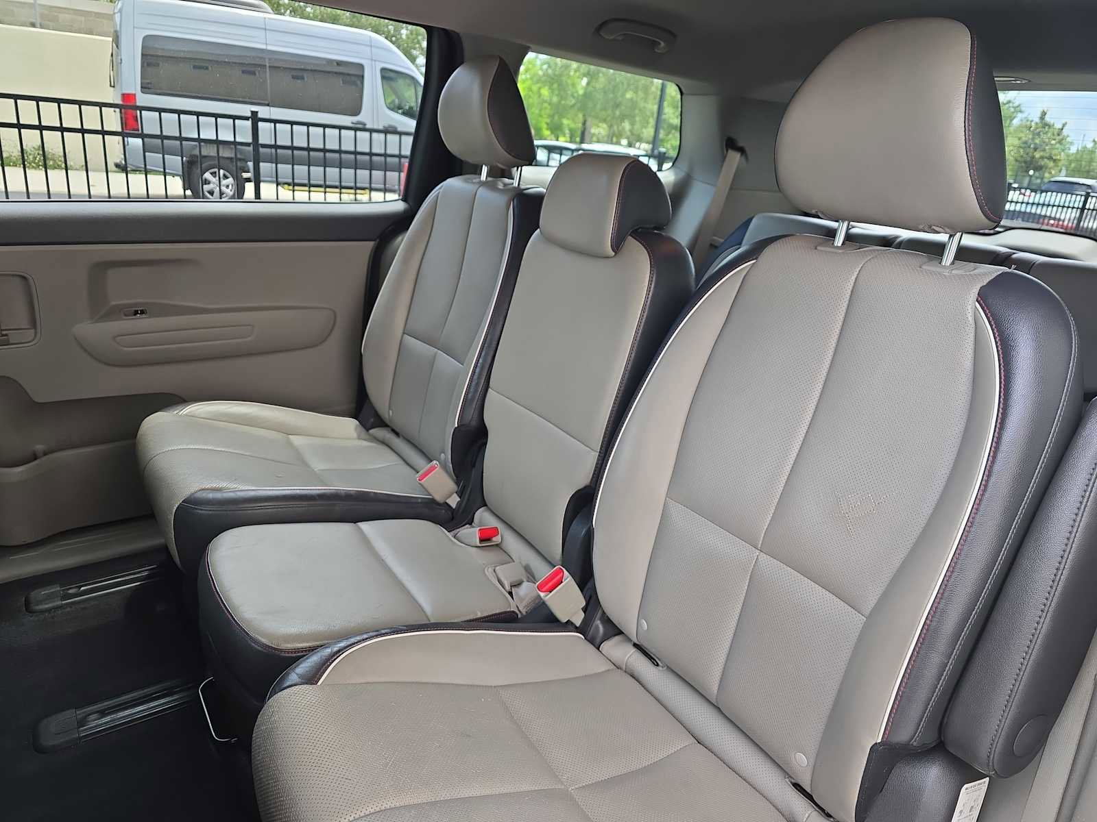 Used 2016 Kia Sedona LX w/ LX Essentials Premium Package FWD image 10