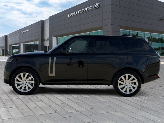 Used 2023 Land Rover Range Rover SE AWD/4WD image 2