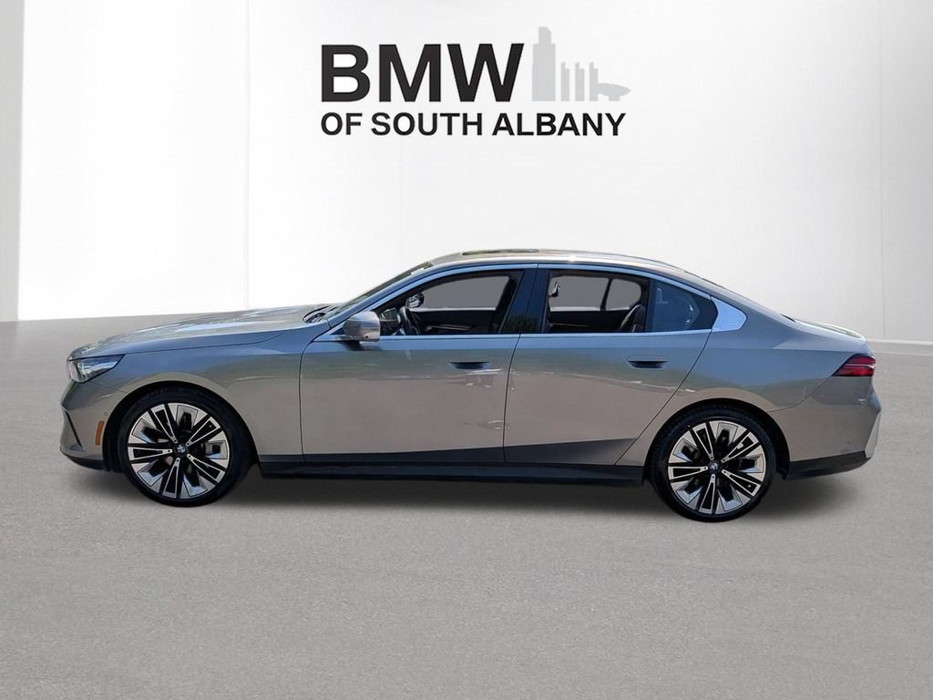 Used 2024 BMW 530i xDrive w/ Premium Package AWD/4WD image 4