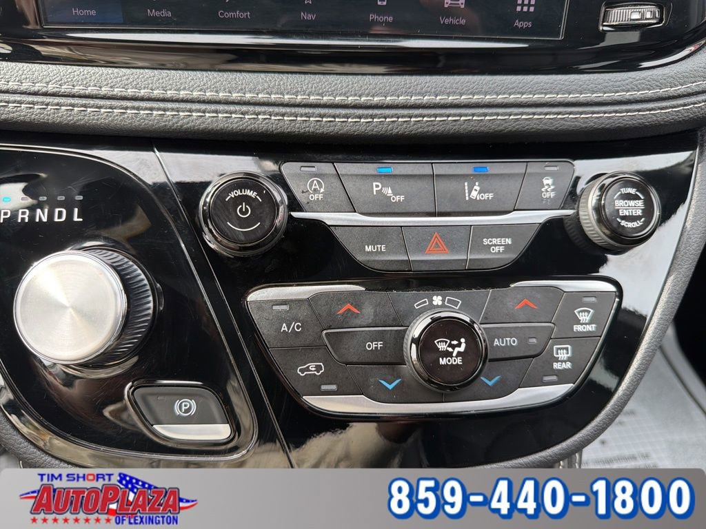 Used 2025 Chrysler Pacifica Limited image 16