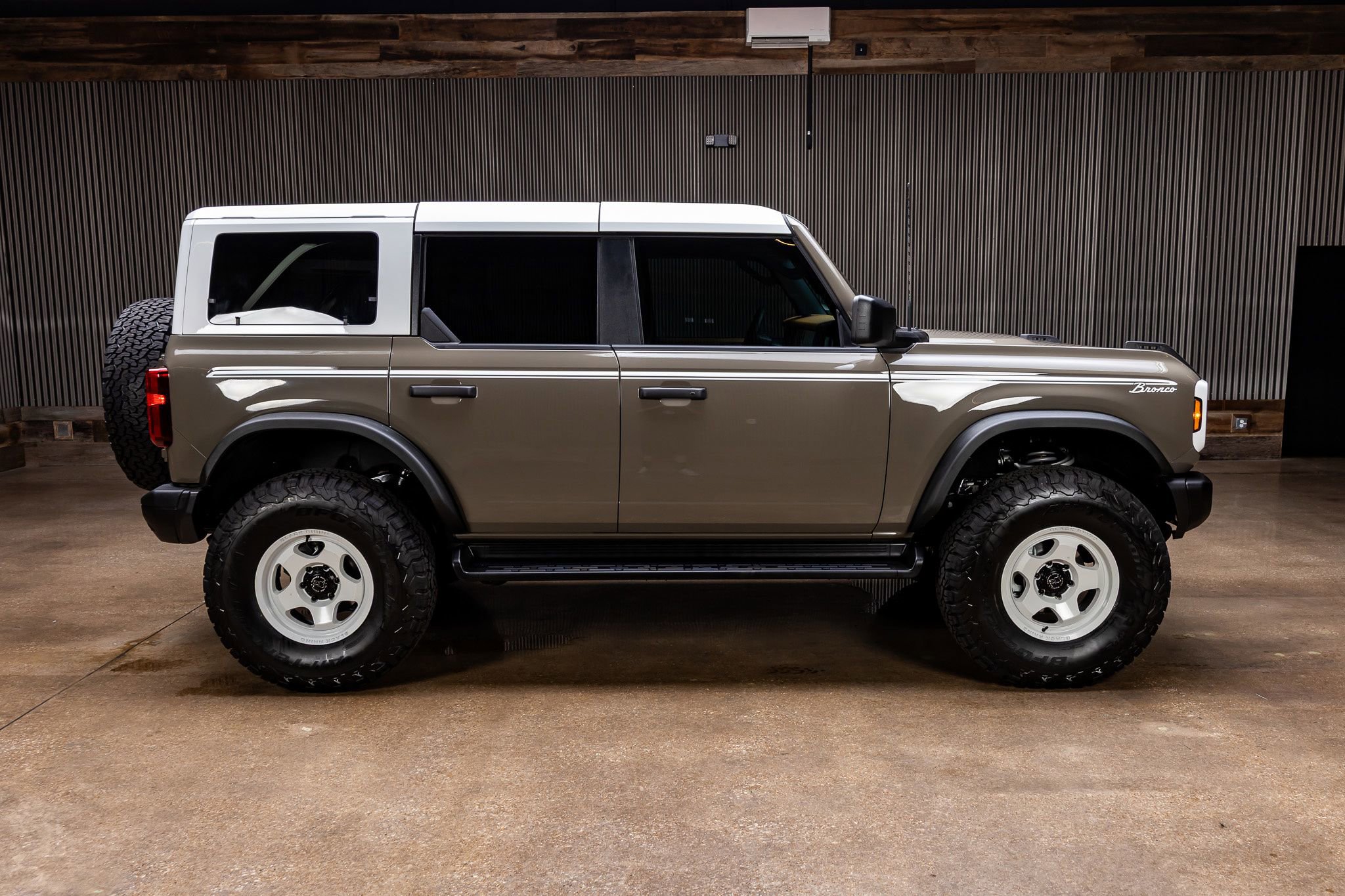 Used 2026 Ford Bronco Heritage Edition AWD/4WD image 11