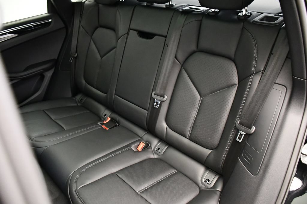 Certified 2026 Porsche Macan AWD/4WD image 47