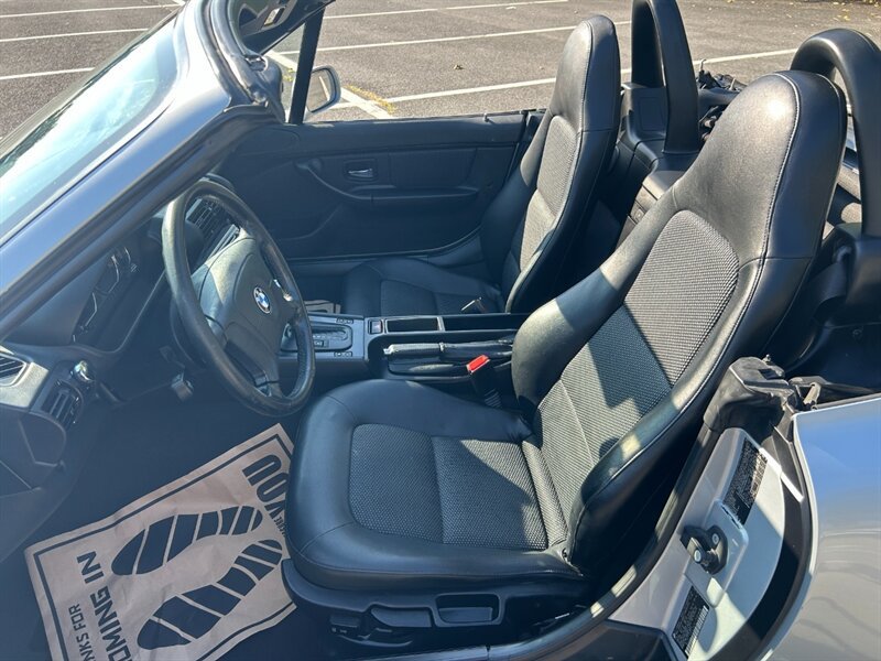 Used 1999 BMW Z3 2.5i RWD image 10