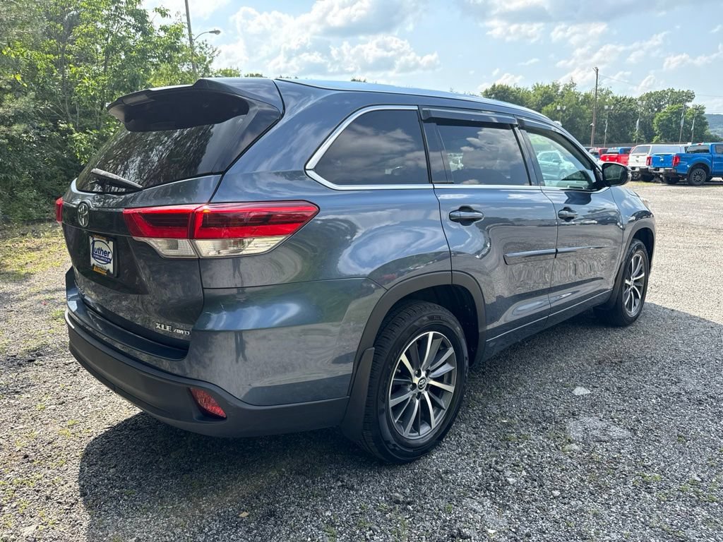 Used 2018 Toyota Highlander XLE AWD/4WD image 8