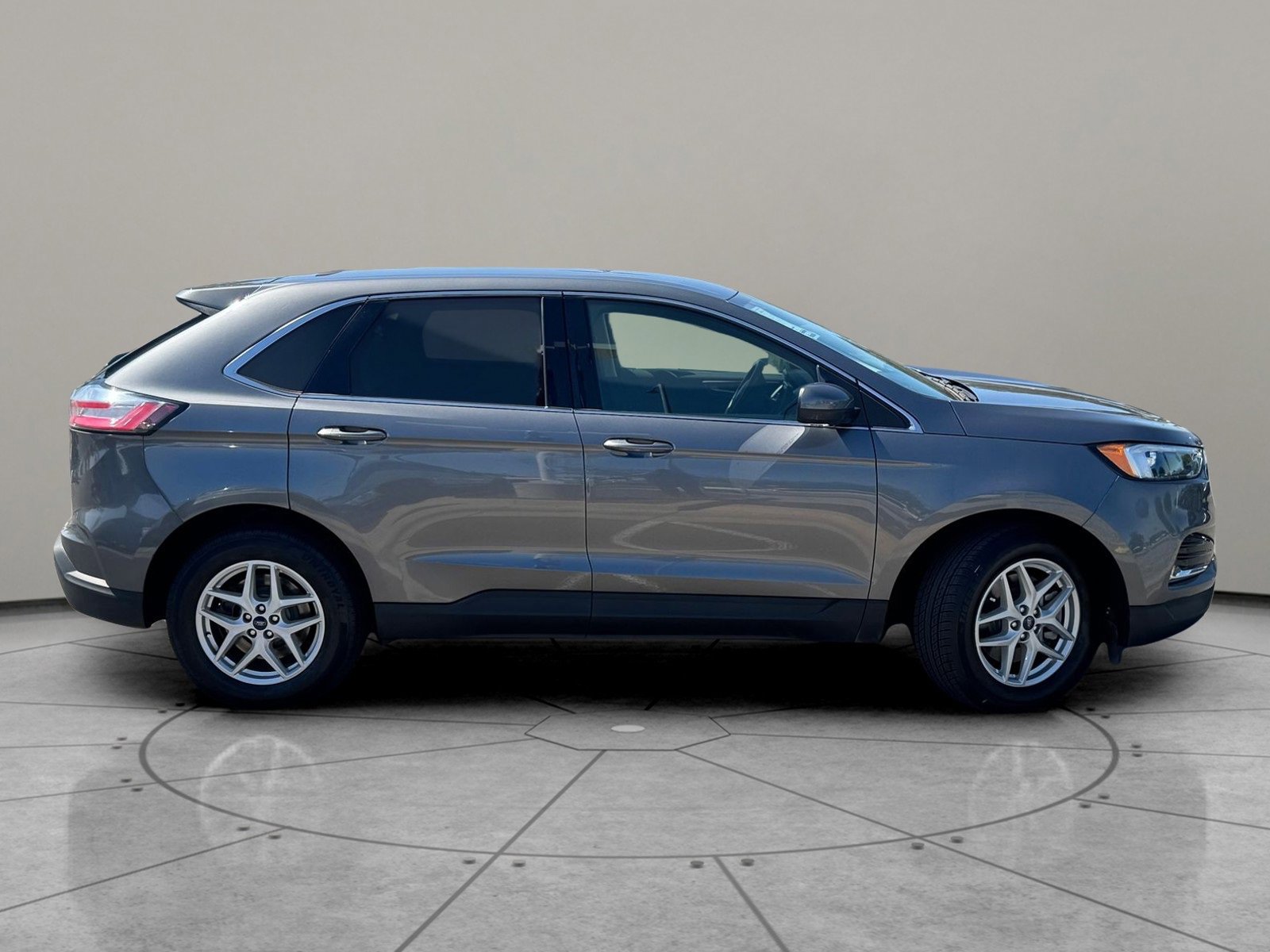 Used 2022 Ford Edge SEL image 4