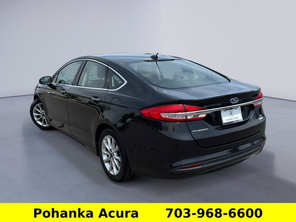 Used 2017 Ford Fusion SE w/ Fusion SE Technology Package FWD image 5