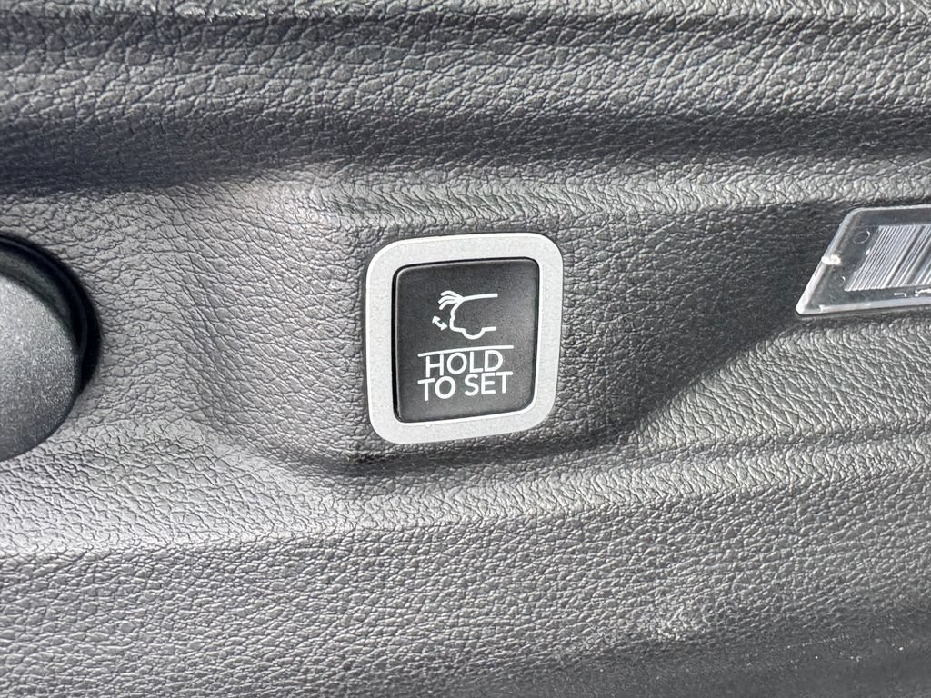 Used 2023 Jeep Grand Cherokee L Limited AWD/4WD image 20