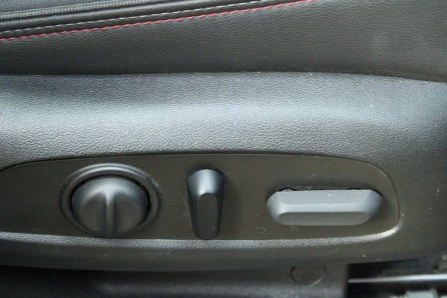 Used 2023 Chevrolet Traverse RS image 12