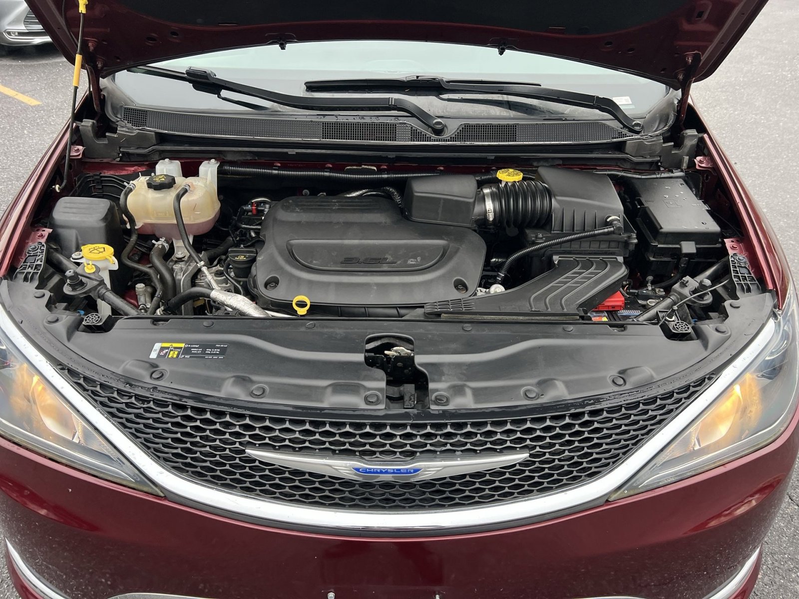 Used 2019 Chrysler Pacifica Touring-L image 27