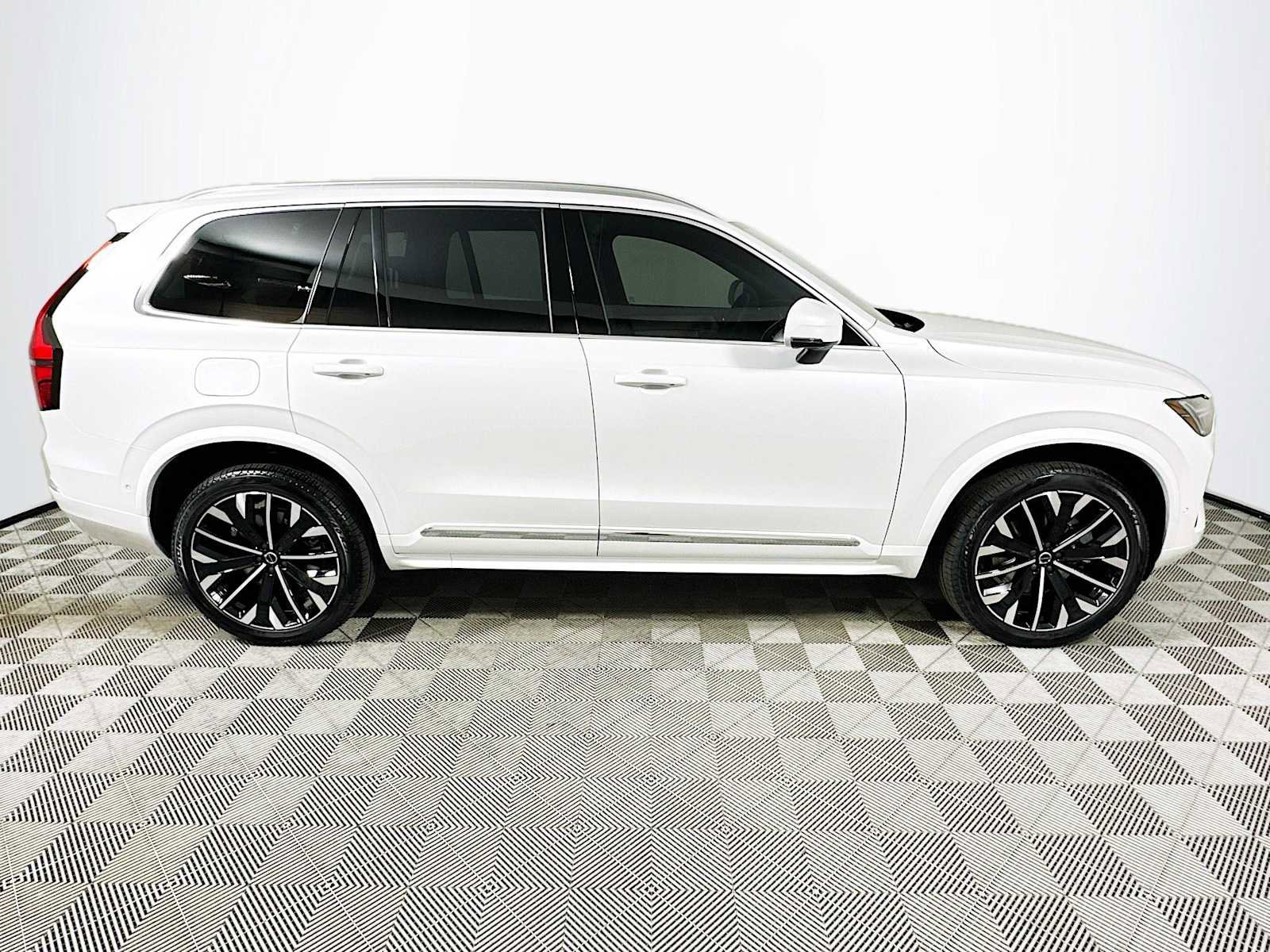 New 2026 Volvo XC90 B6 Plus w/ Protection Package Premier image 8