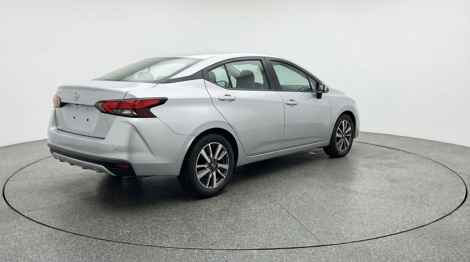 Used 2025 Nissan Versa SV image 7