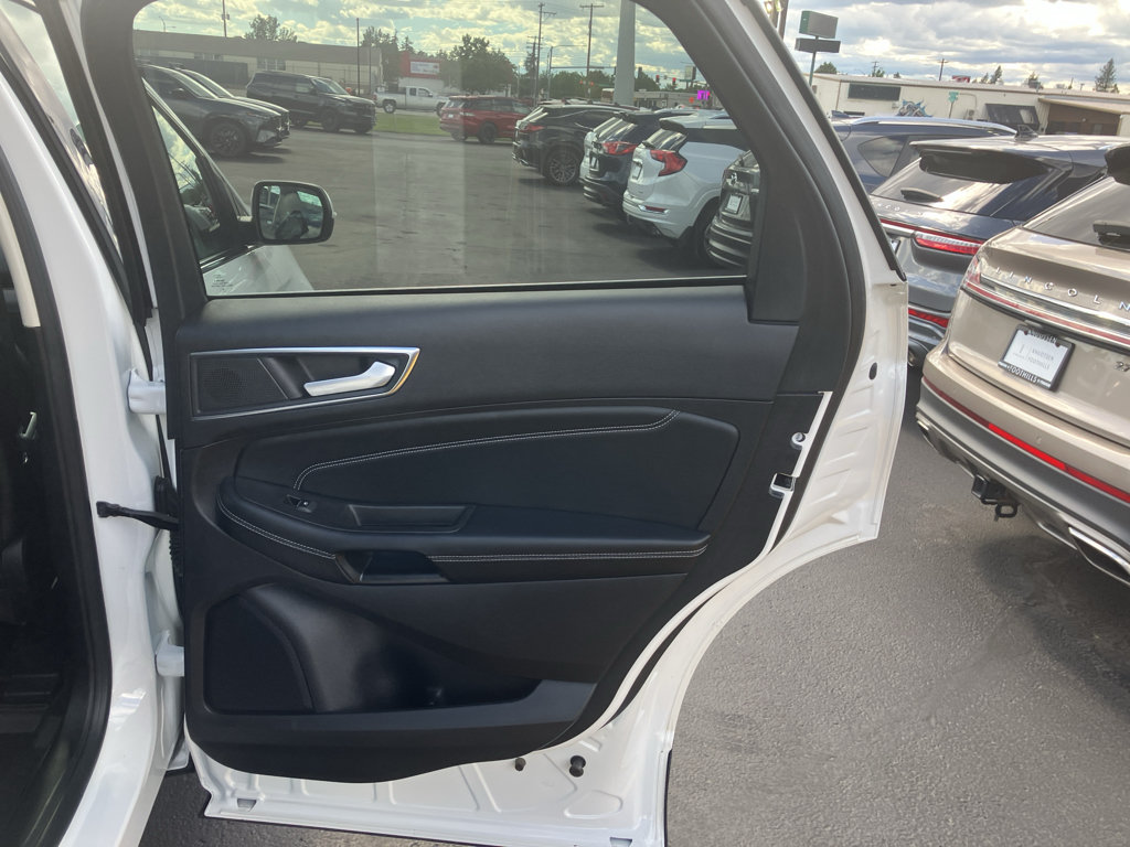 Used 2021 Ford Edge Titanium AWD/4WD image 16