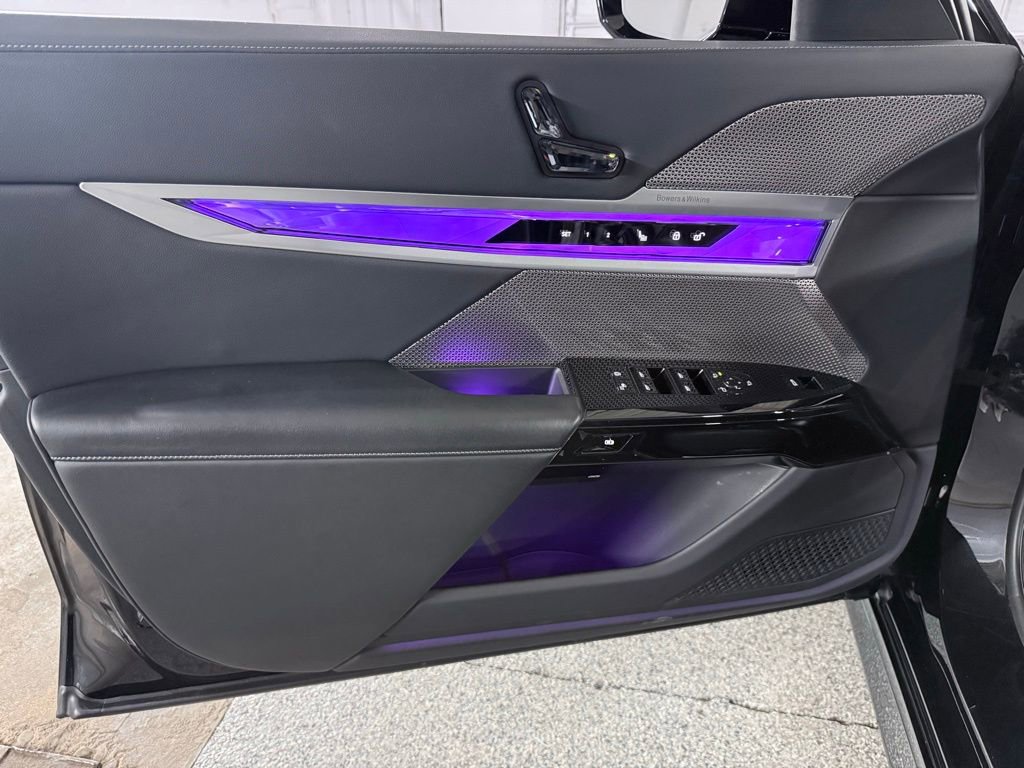 Used 2023 BMW 760i xDrive w/ Executive Package image 28