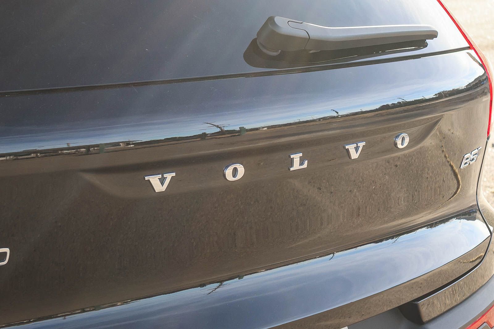 Used 2025 Volvo XC40 B5 Core image 13