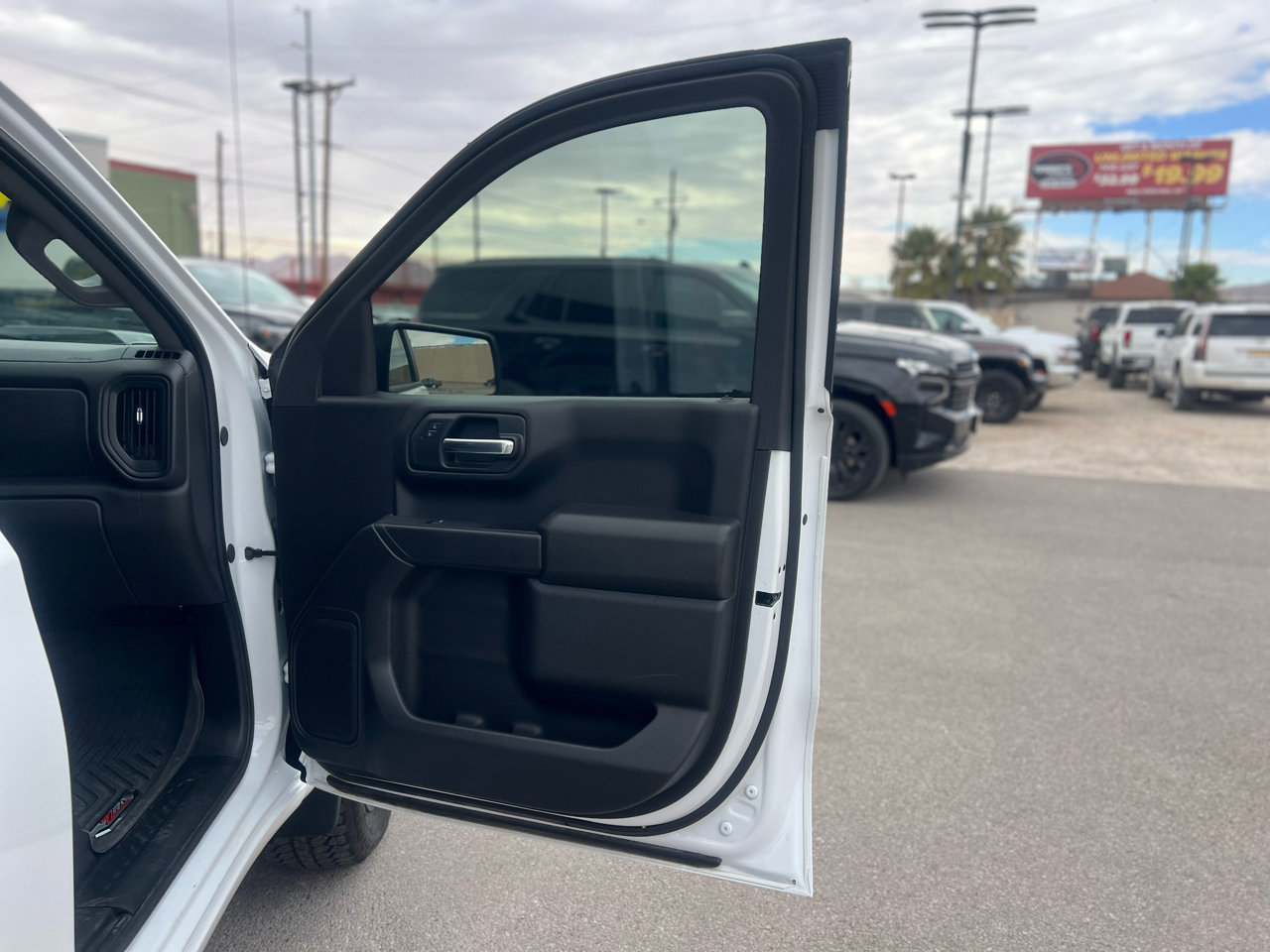 Used 2024 Chevrolet Silverado 1500 Custom Trail Boss w/ LPO, Dark Essentials Package image 17