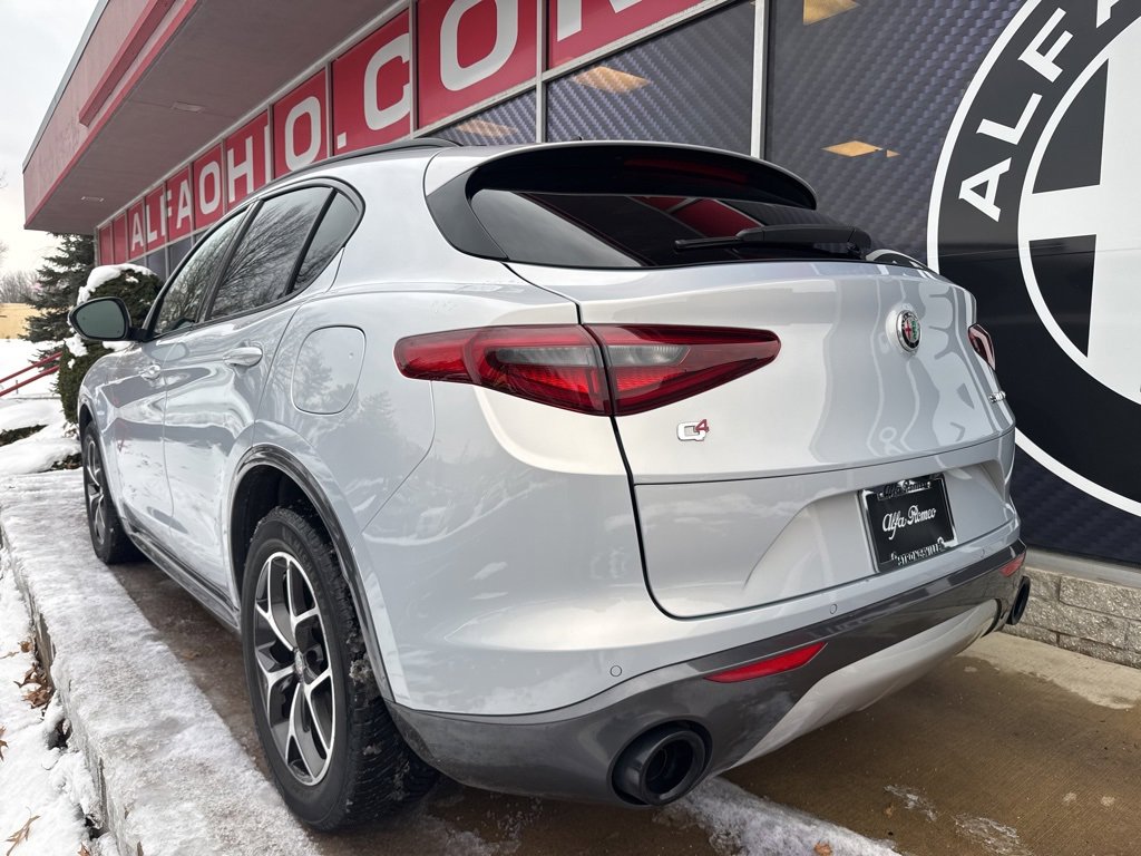 Used 2023 Alfa Romeo Stelvio Ti image 12