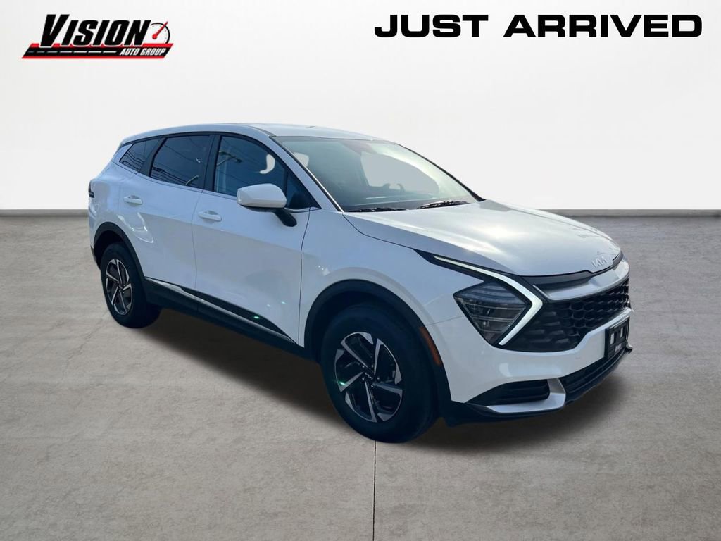 Certified 2025 Kia Sportage LX image 3