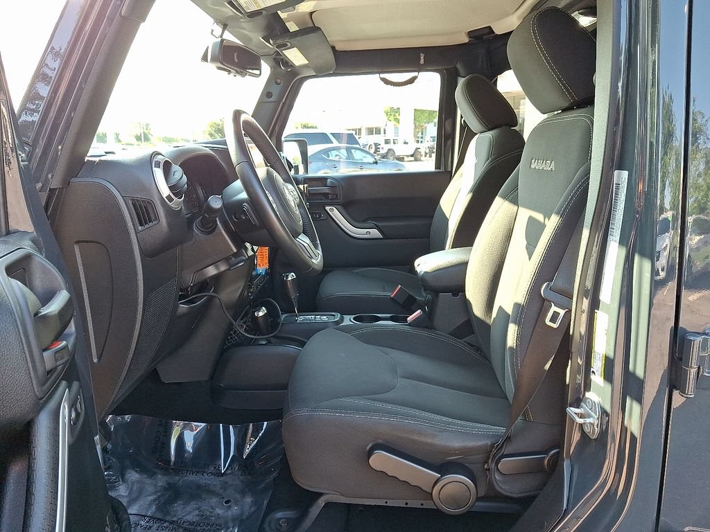 Used 2018 Jeep Wrangler Unlimited Sahara w/ Connectivity Group AWD/4WD image 13