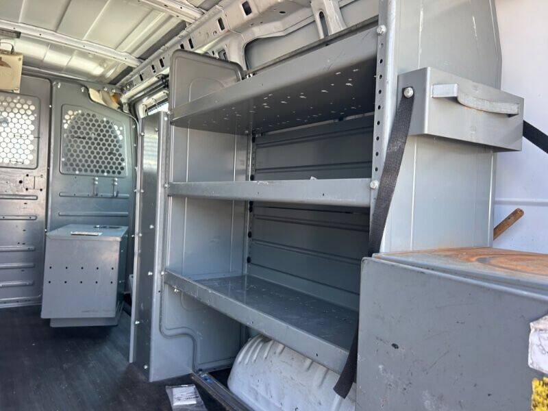 Used 2014 Chevrolet Express 2500 RWD image 11