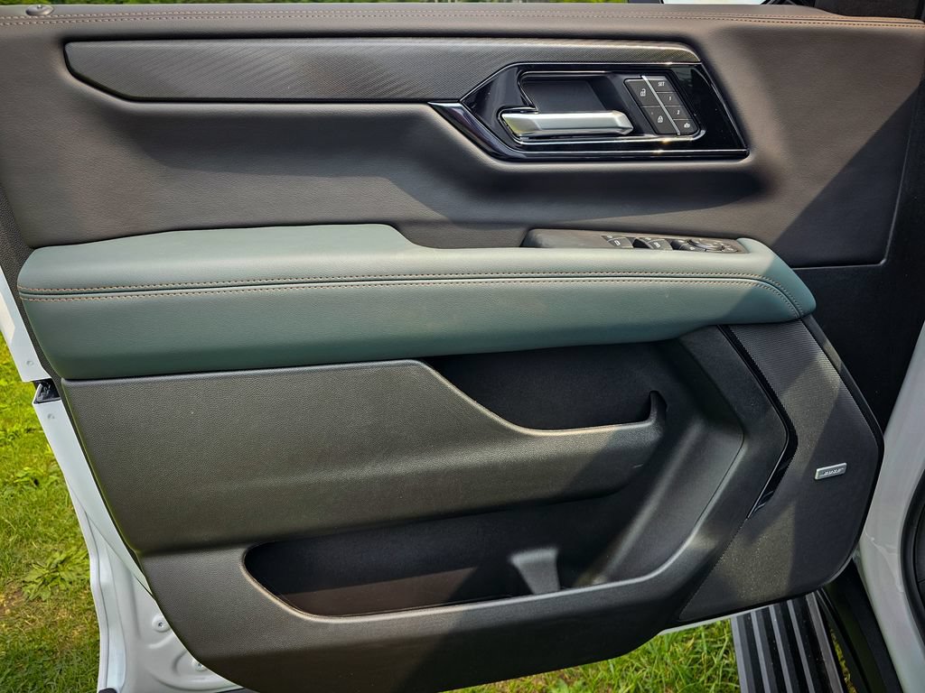 New 2026 GMC Yukon XL AT4 w/ AT4 Premium Plus Package AWD/4WD image 9