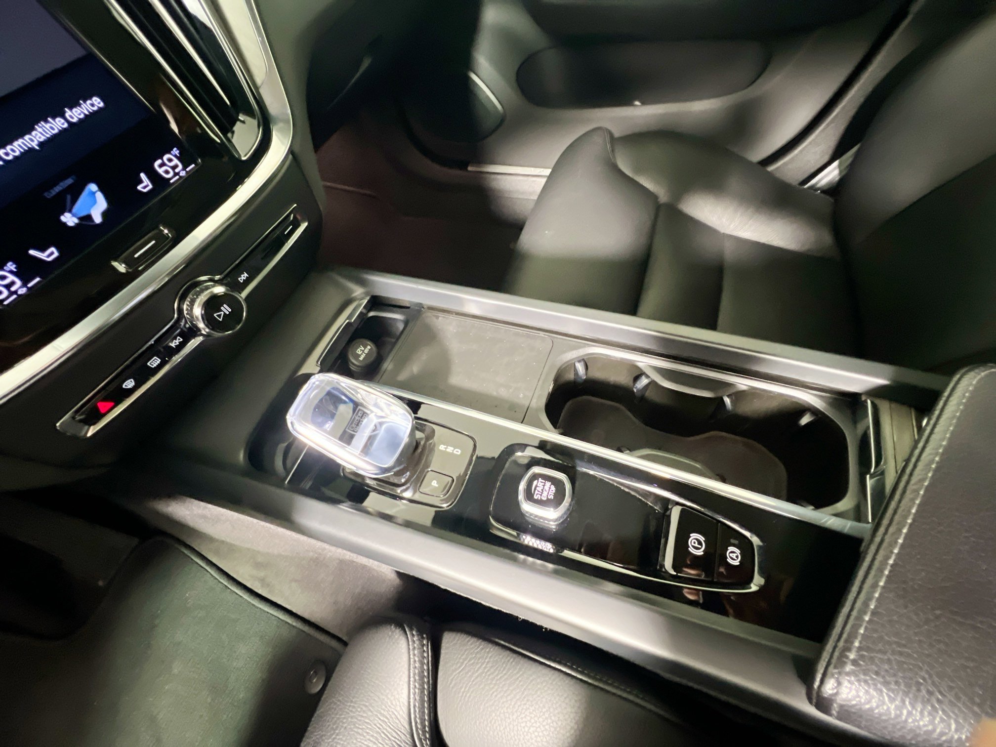 Used 2022 Volvo S60 B5 Inscription image 26