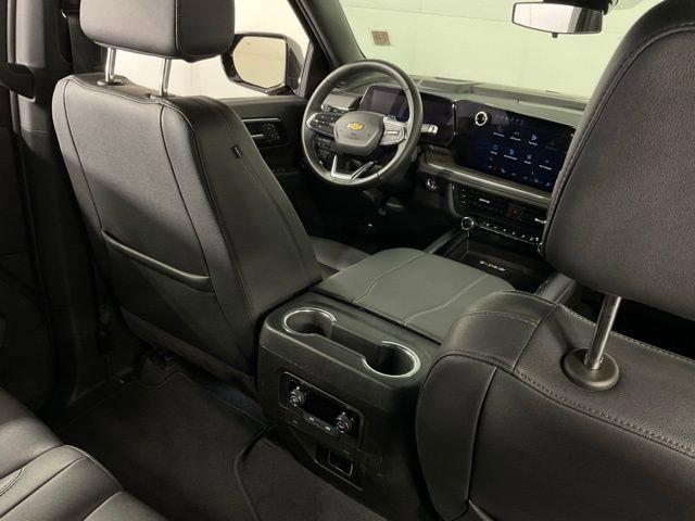 Used 2025 Chevrolet Suburban LT image 34