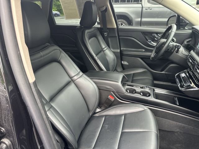 Used 2025 Lincoln Corsair AWD image 28