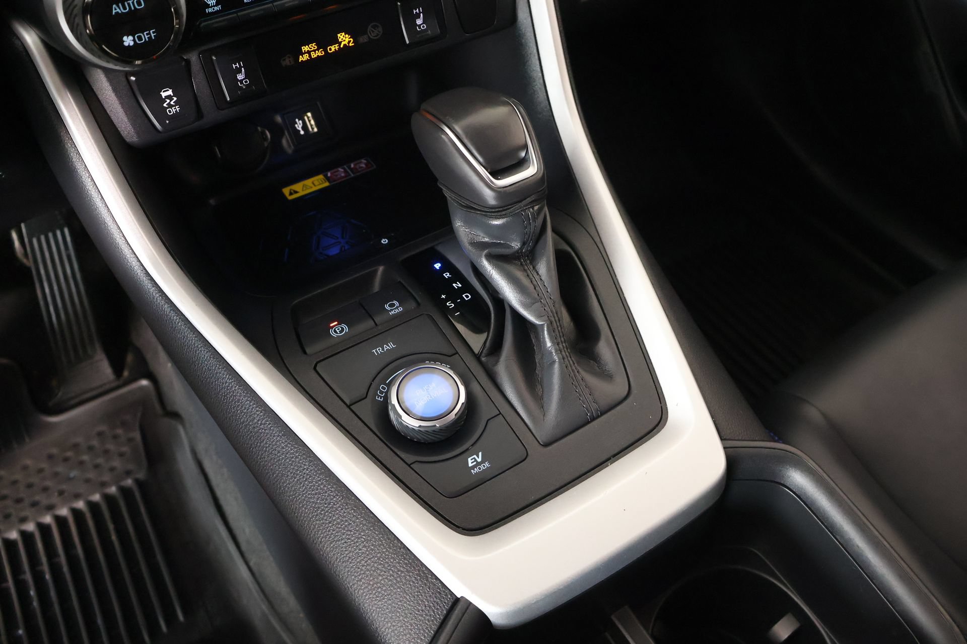 Used 2024 Toyota RAV4 XSE w/ Advanced Technology Package AWD/4WD image 7