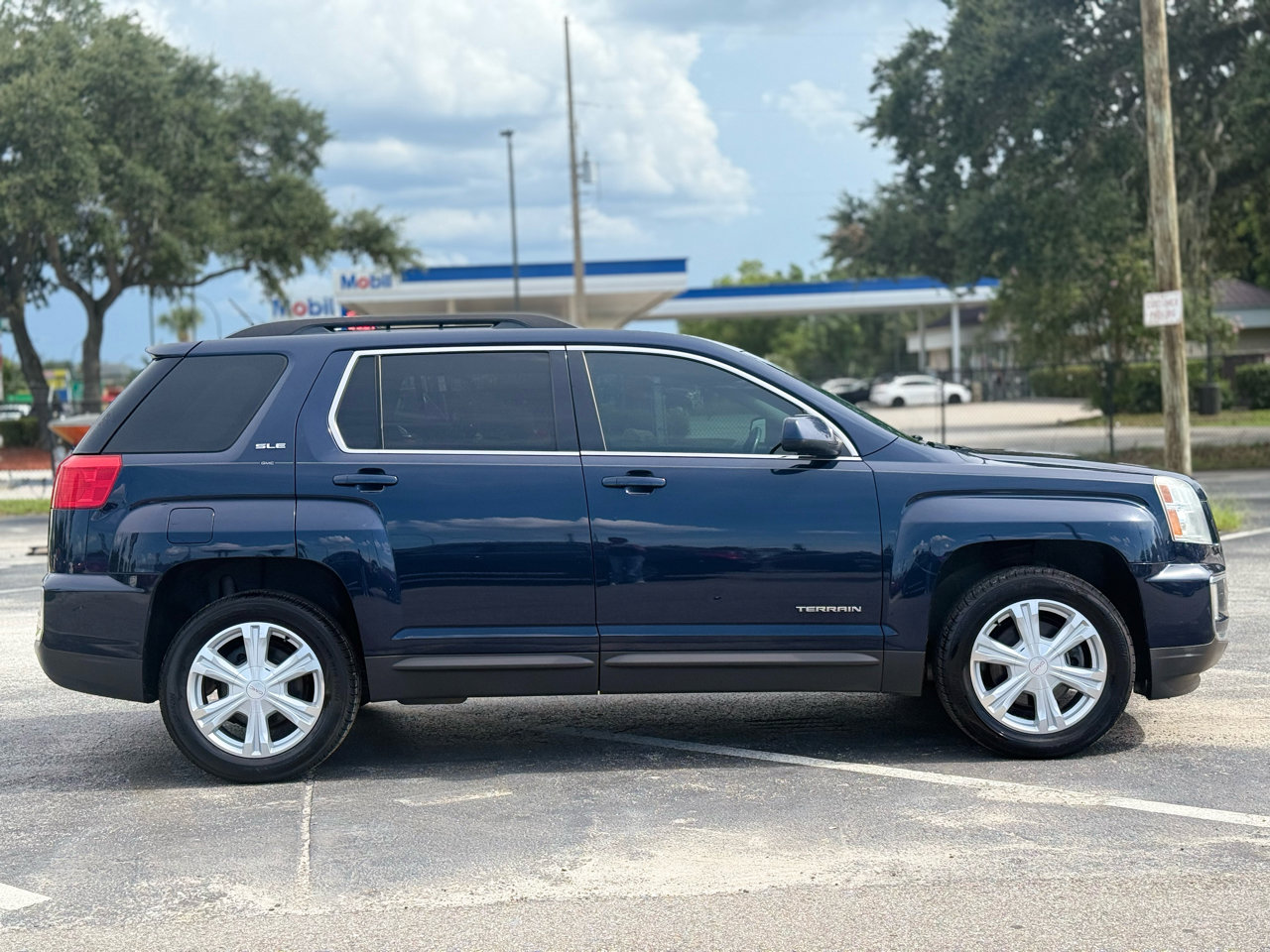 Used 2017 GMC Terrain SLE w/ Driver Alert Package I image 6