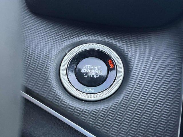 Used 2024 Jeep Grand Cherokee Laredo w/ Luxury Tech Group I AWD/4WD image 33