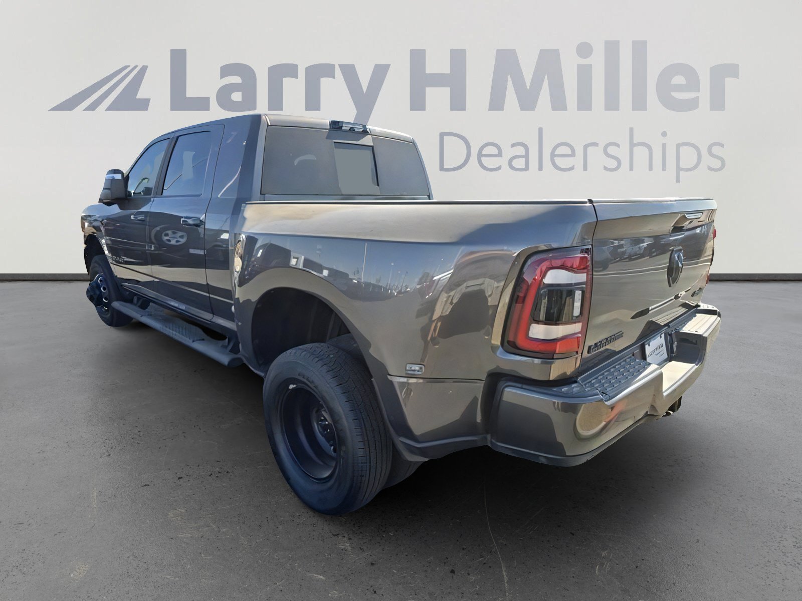 Used 2024 RAM 3500 Laramie w/ Night Edition AWD/4WD image 4