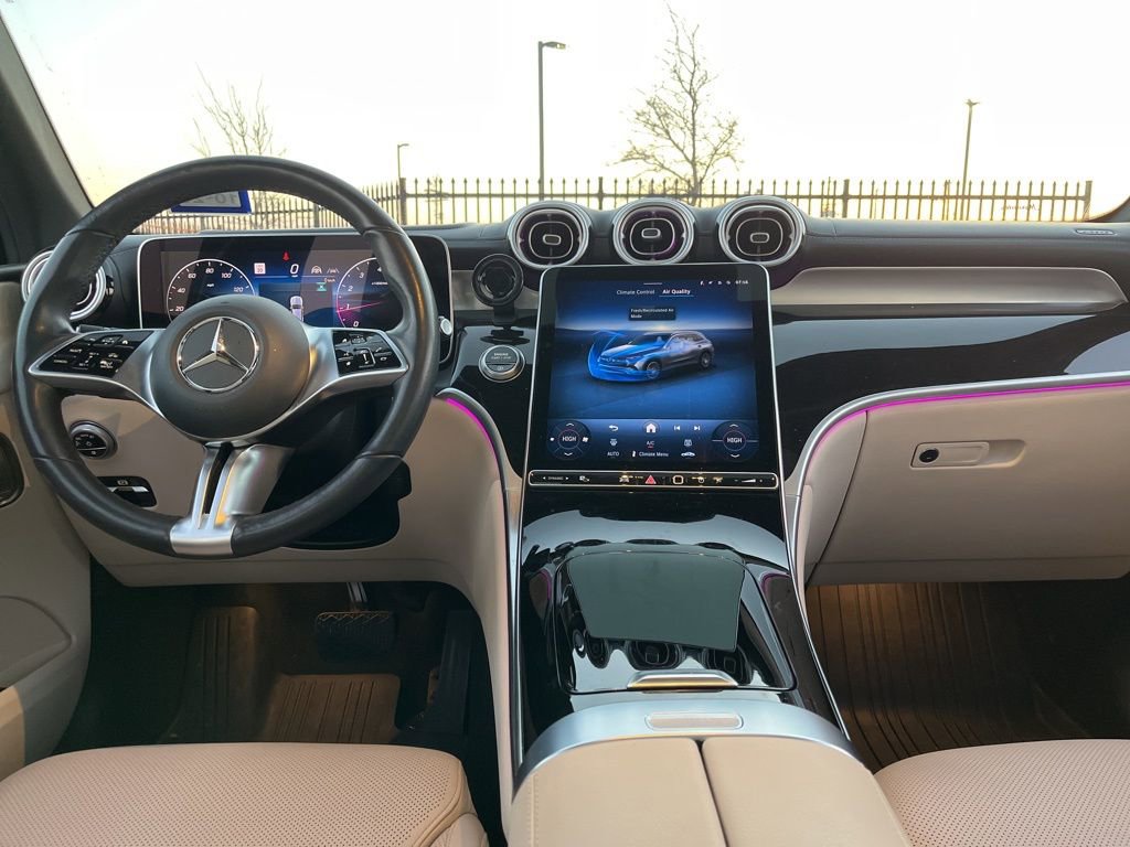 Used 2025 Mercedes-Benz GLC 300 4MATIC image 16