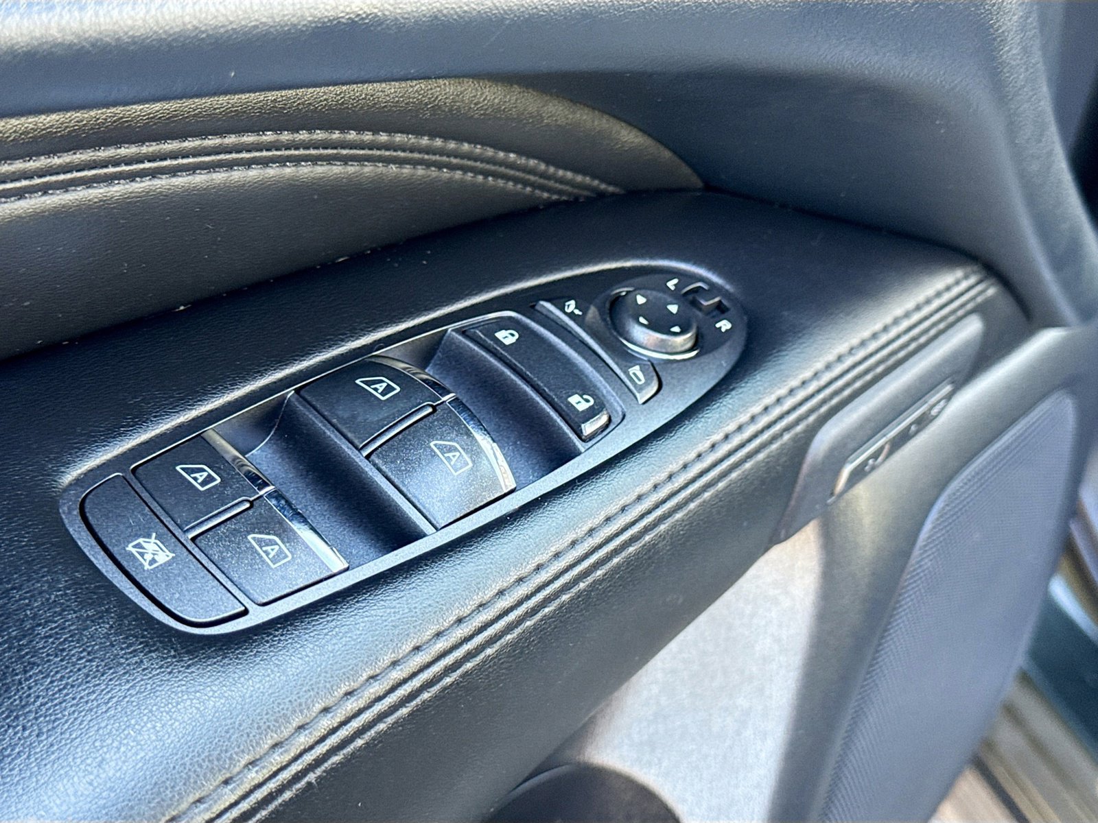 Used 2014 INFINITI QX60 FWD w/ Deluxe Touring Package image 8