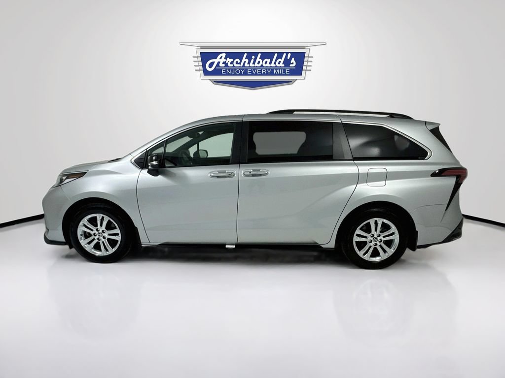 Used 2023 Toyota Sienna XSE AWD/4WD image 5