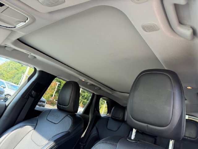 Used 2022 Jeep Cherokee Limited AWD/4WD image 19