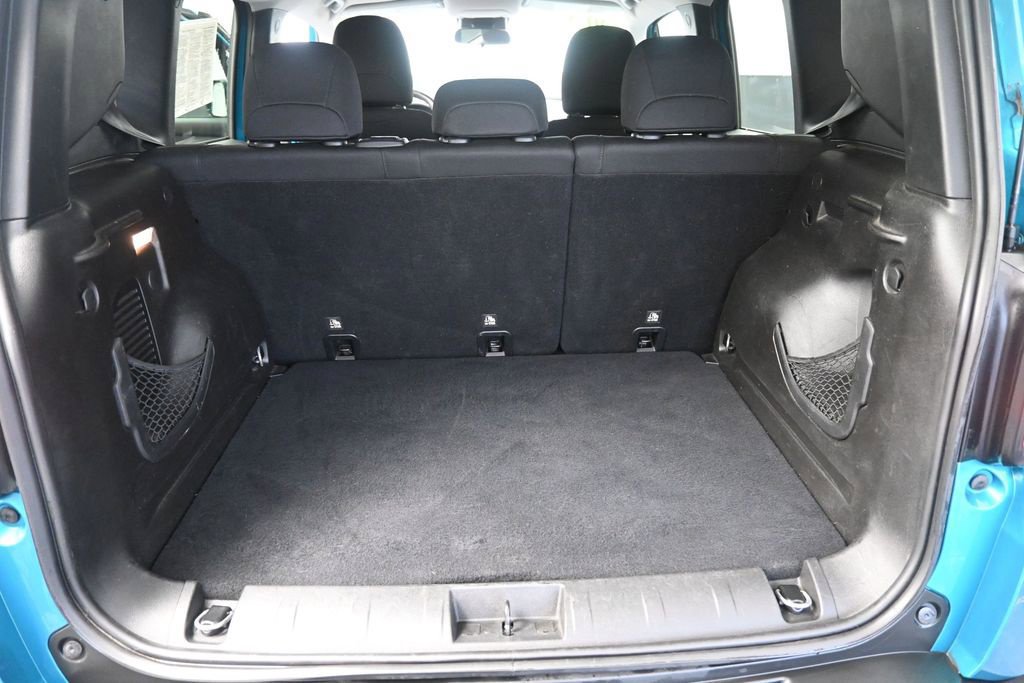 Used 2020 Jeep Renegade Latitude w/ Cold Weather Group AWD/4WD image 18