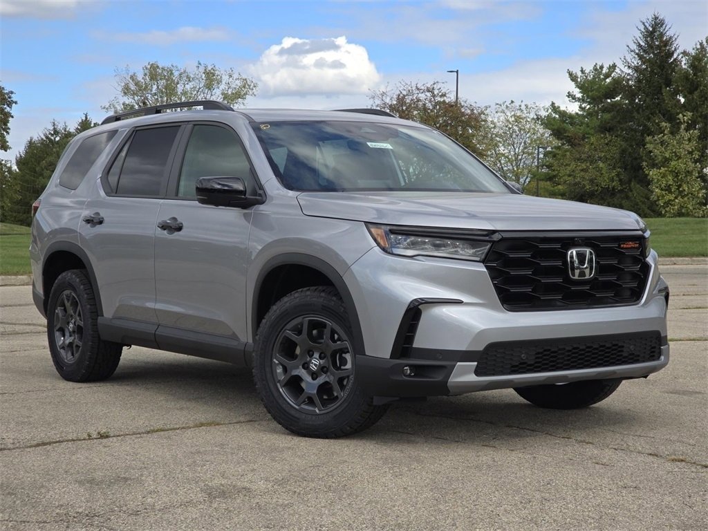 New 2025 Honda Pilot TrailSport image 2