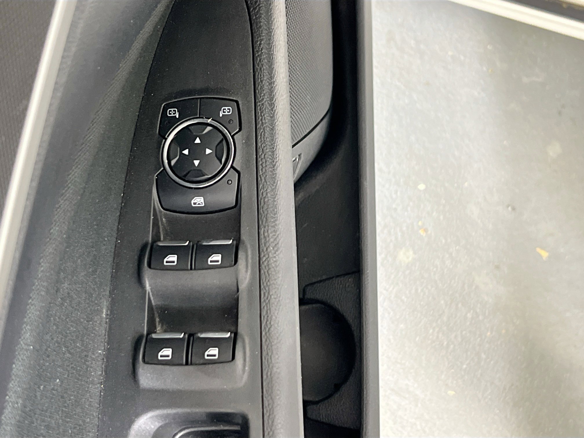 Used 2019 Ford Fusion SE FWD image 18
