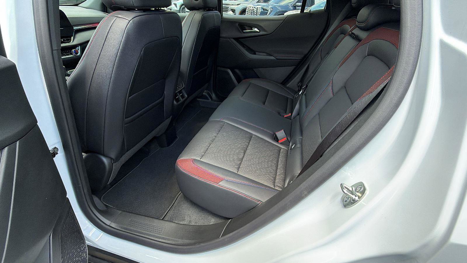 New 2026 Chevrolet Equinox RS w/ Convenience Package III AWD/4WD image 16