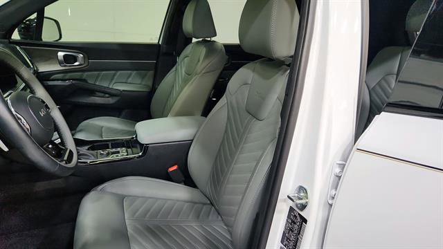 Used 2025 Kia Sorento SX Prestige w/ Sage Leather Package image 12