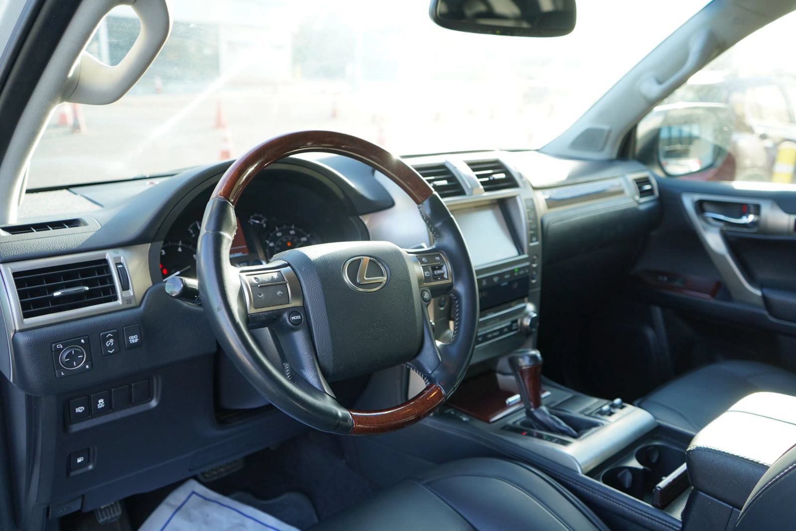 Used 2015 Lexus GX 460 AWD/4WD image 8