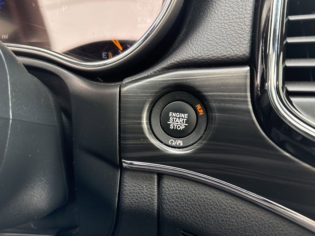 Used 2021 Jeep Grand Cherokee Limited w/ Sun & Sound Group image 18