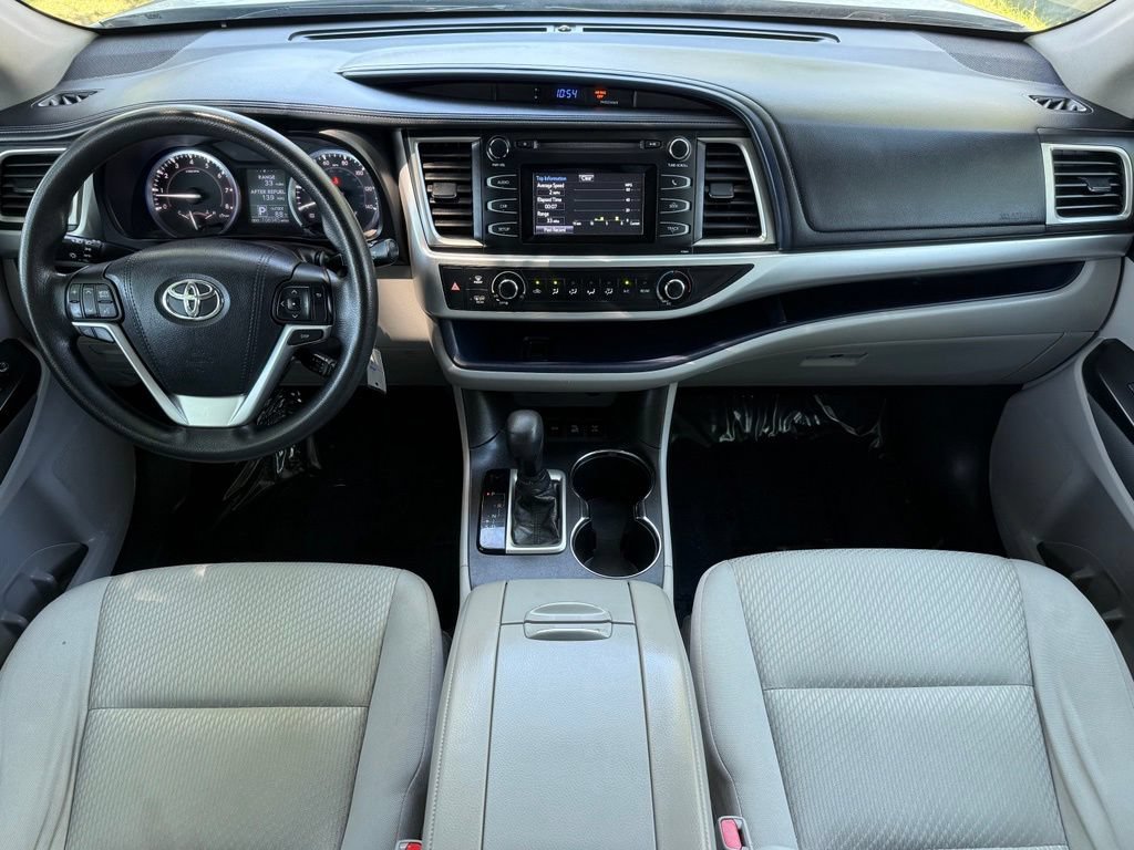 Used 2016 Toyota Highlander LE AWD/4WD image 25