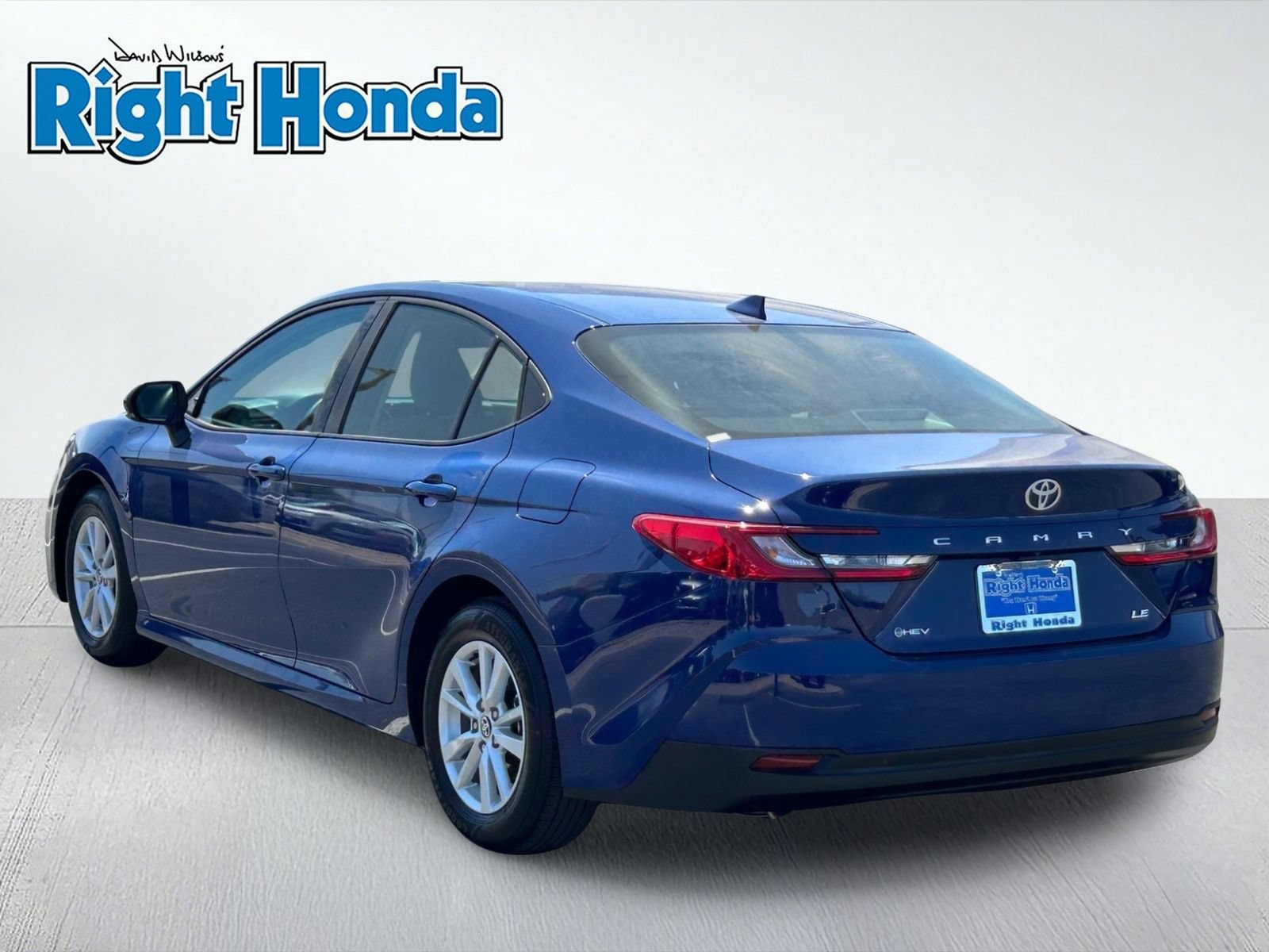Used 2025 Toyota Camry LE w/ Convenience Package FWD image 4