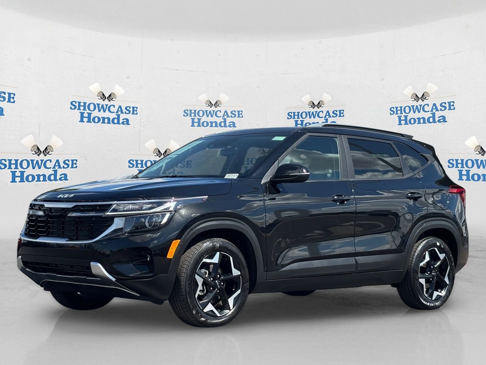 Used 2025 Kia Seltos S image 2