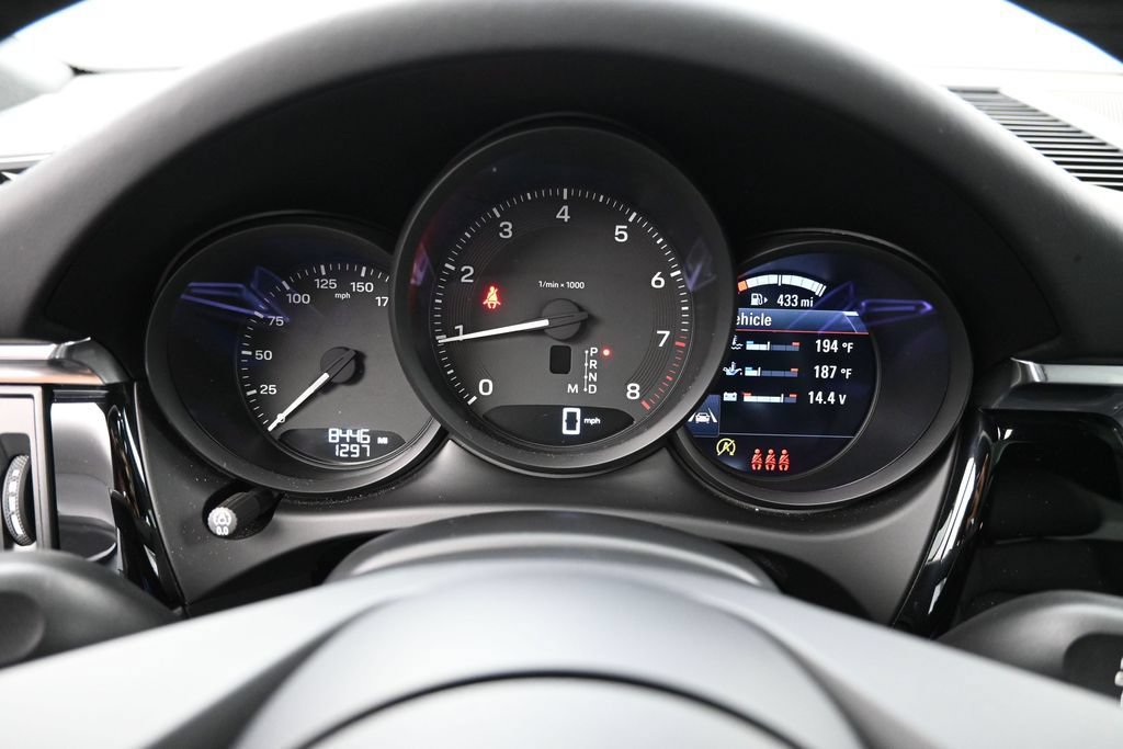 Certified 2026 Porsche Macan AWD/4WD image 11