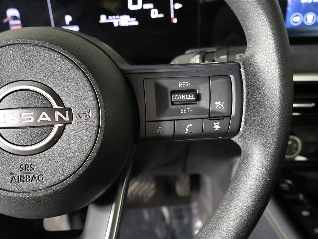 Used 2025 Nissan Kicks SV AWD/4WD image 39