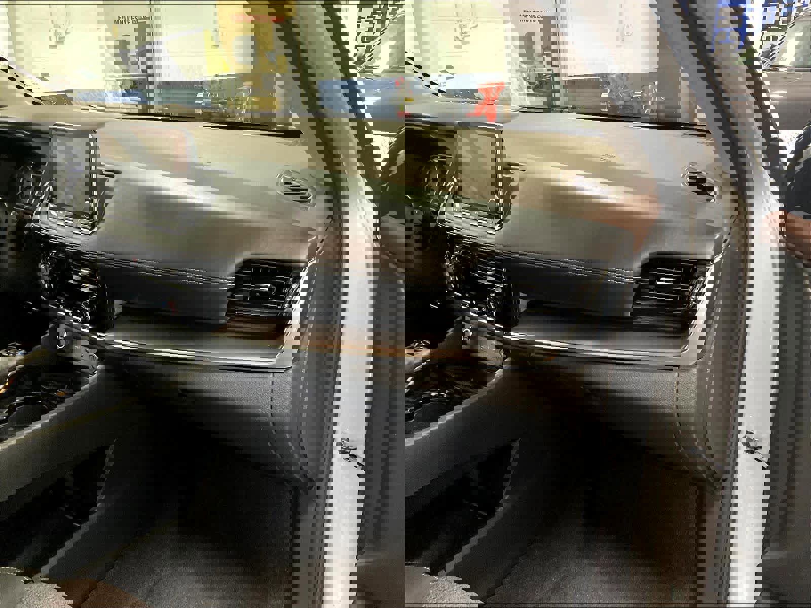 Certified 2022 Nissan Rogue SV image 13